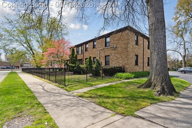 Building Photo - 617 E Lincoln Ave