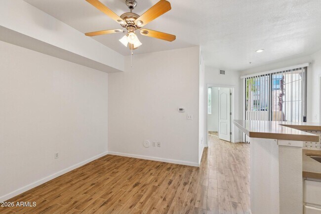 Foto del edificio - 1701 E Colter St