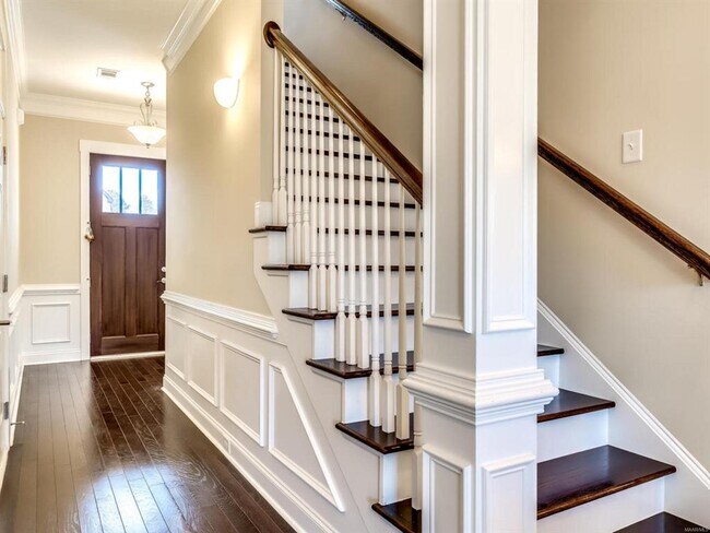 Building Photo - 300 Melison Dr
