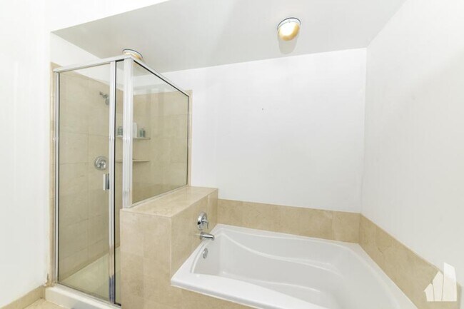 Foto del edificio - 2 bedroom in Chicago IL 60661