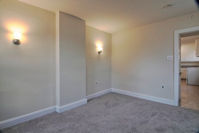 Building Photo - Manatawny Street 264/266