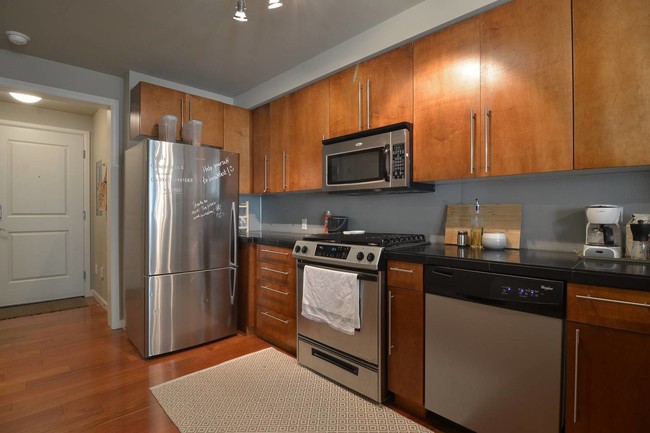 Foto del edificio - 124 Bellevue Ave E
