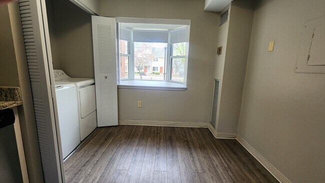 Building Photo - 10 Westwind Rd