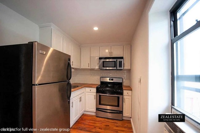 Building Photo - 2 br, 1 bath Apartment - 250 Van Brunt St