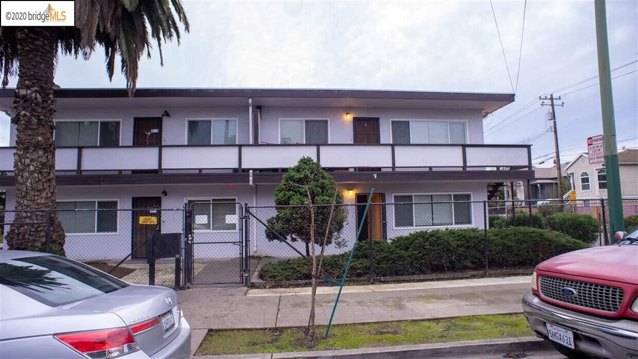 Foto principal - 1745 Chase St