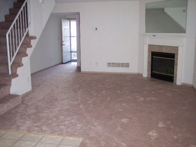 SALA DE ESTAR - 115 Polk St