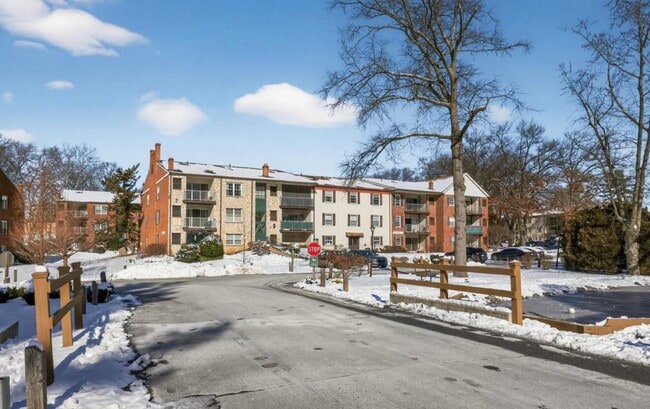 Building Photo - 419 Drummers Ln