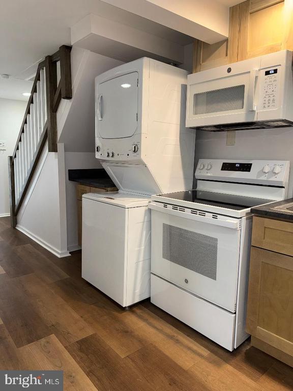 Building Photo - 6 N Main St