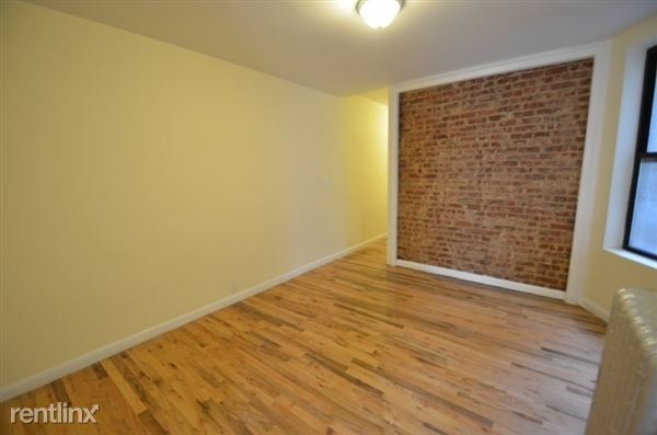 Building Photo - 245 E 14th St