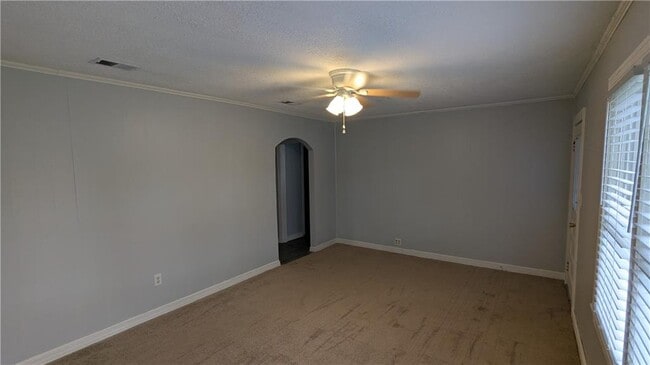 Building Photo - 618 St Marys Dr