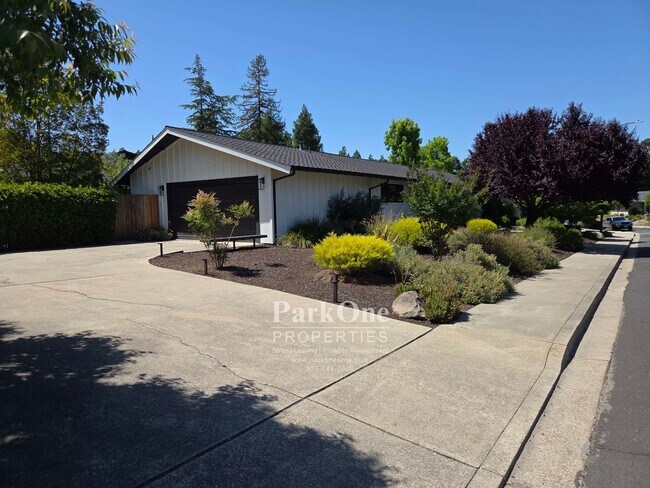 Building Photo - Amazing one of a kind home in the Heart of Walnut Creek