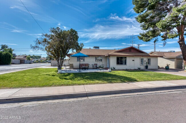 Building Photo - 201 E Alameda Dr