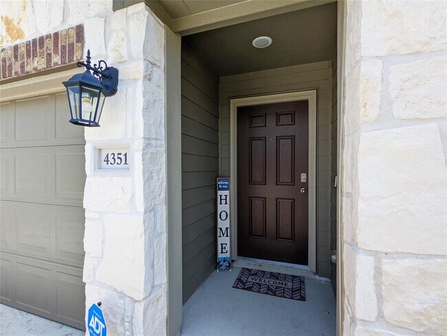 Foto del edificio - 4351 Tulip Oak Dr