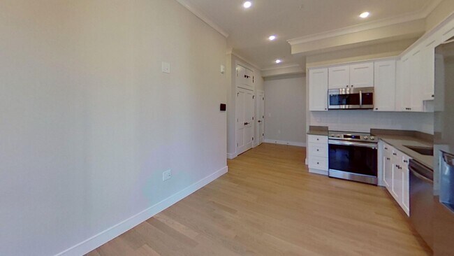 Building Photo - September Rent Waived! Pet Neg. Luxury Apt...