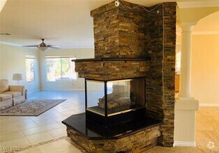 Building Photo - 10957 Royal Highlands St