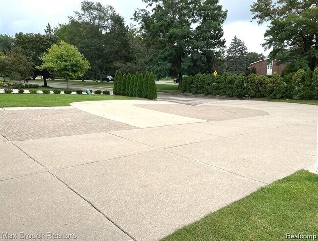 Foto del edificio - 7980 Billingham Rd