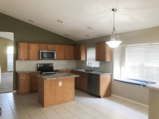 Building Photo - 941 Maple Creek Dr