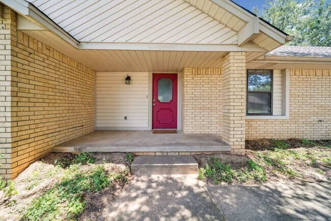 Foto del edificio - Spacious Single Story 4 Room Home + Sunroo...