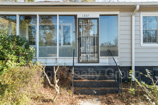Building Photo - 1327 Johnston Dr