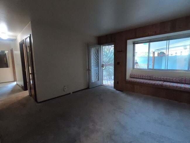 Craftsman duplex with covered parking! - Craftsman duplex with covered parking! House
