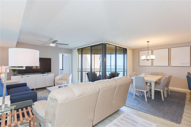 Building Photo - 5729 Del Sol Blvd