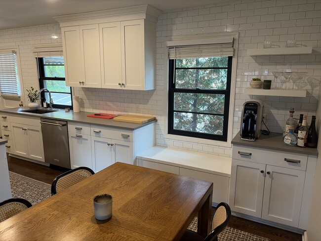 Foto del edificio - 583 N Old Woodward Ave