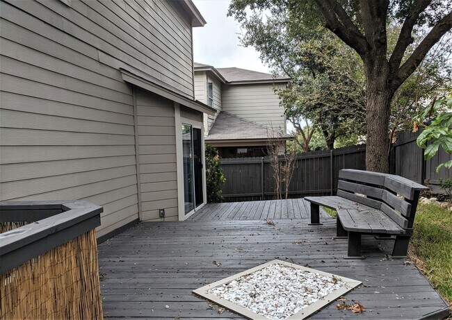 Building Photo - UPGRADES GALORE