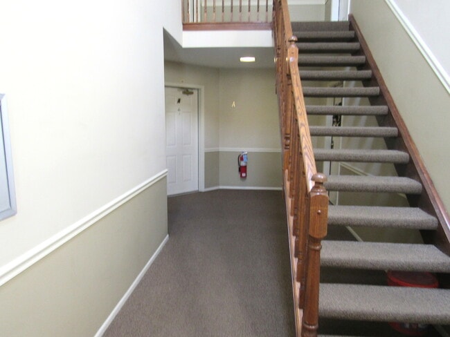 Building Photo - 28 Ashburn Ct