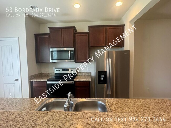 Building Photo - Fantastic & beautiful townhome with 1 car ...