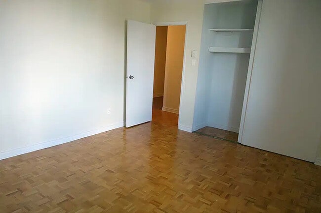 Photo du bâtiment - 1225 Alexis-Nihon Apartments