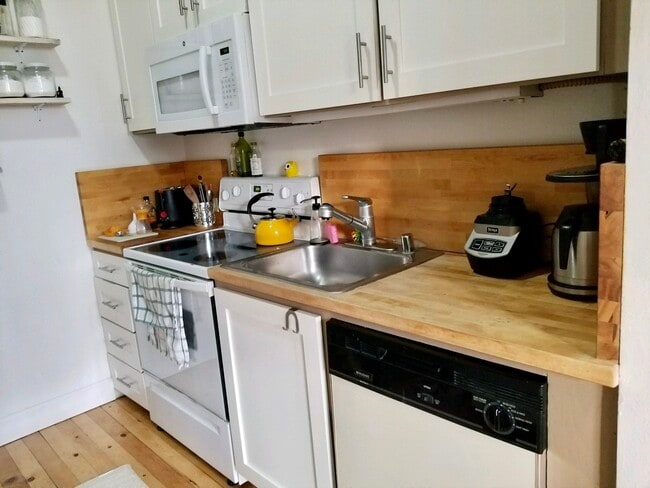 Building Photo - 215 2nd Avenue South, Unit 404