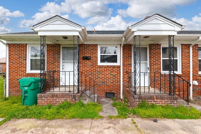 Foto del edificio - Charming 2 Bedroom Colonial Heights Rental...