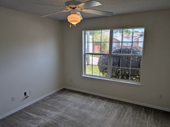 Building Photo - NO HOA!! Minutes from Hulbert and Eglin.  ...