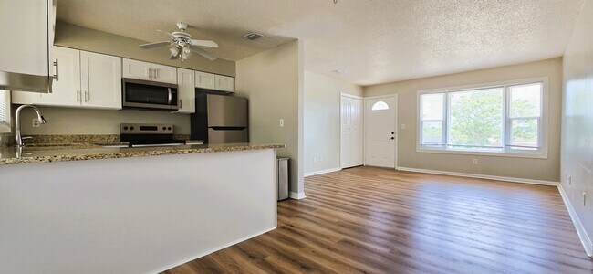 Foto del edificio - 1007 Highview Dr