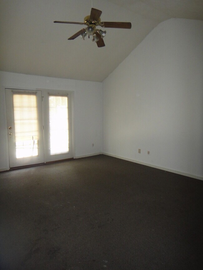 Foto del edificio - Harmon Estates Available July 15th!!