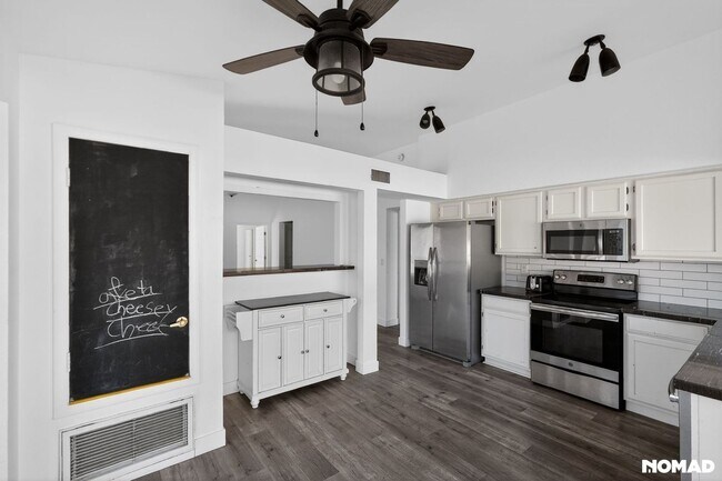 Building Photo - 4640 E Piedmont Rd