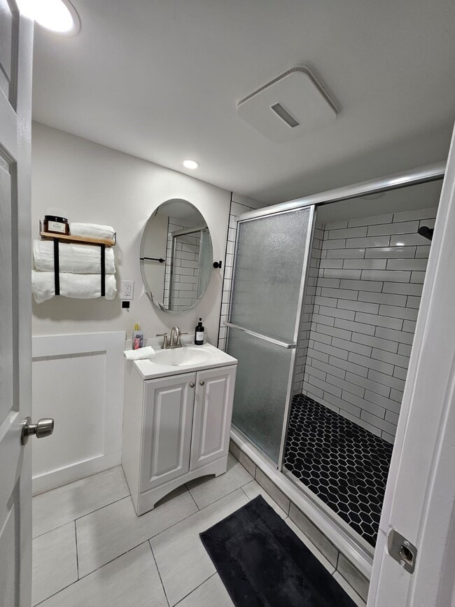 Entertainment Area Bathroom - 2212 Burger St
