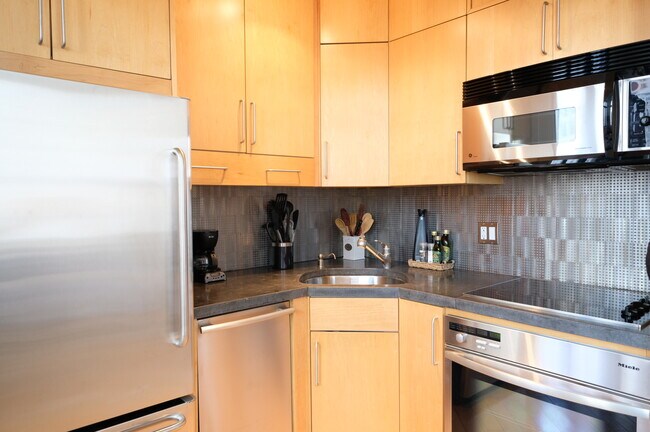 Building Photo - 176 W 86th St