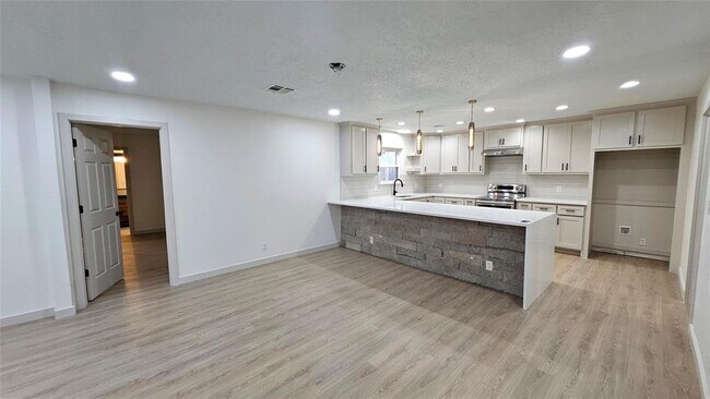 Foto del edificio - 741 S Glen Ln