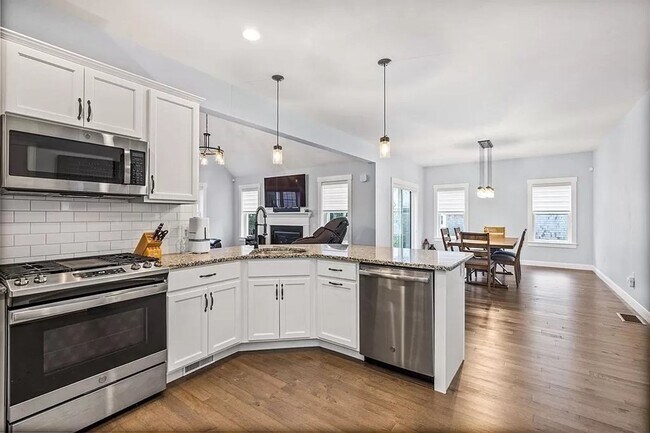 Foto del edificio - Executive 3 Br / 2 BA Home in Desirable Re...