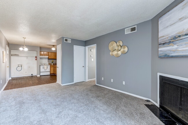 Family Room - Annies Townhomes- FREE first month