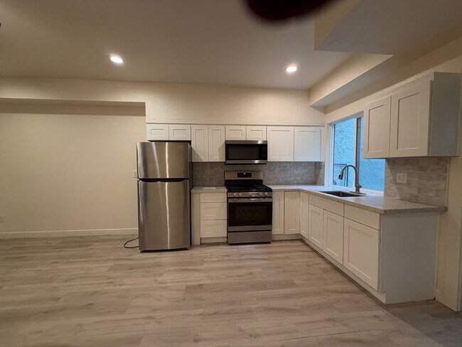 Building Photo - Bethany Beauty