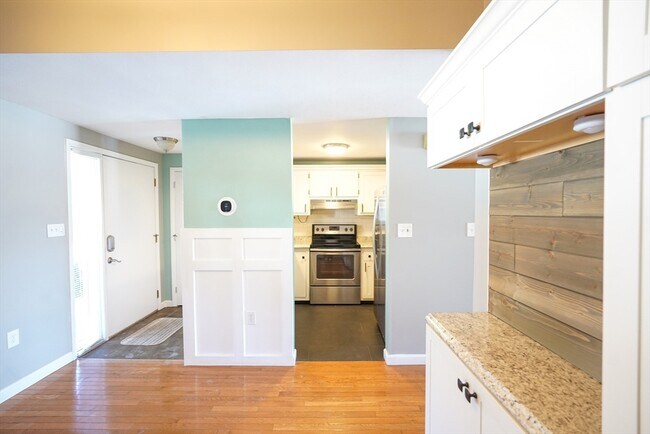 Building Photo - 40 Spring Cove Rd