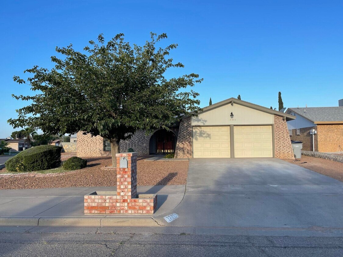 Primary Photo - 1701 Paul Moran Pl