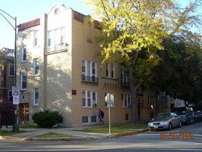 Building Photo - 3300 W Wilson Ave