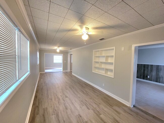 Building Photo - Renovated 3BR/2BA Jacksonville Home | Large Den, Fenced Yard & Pet Friendly