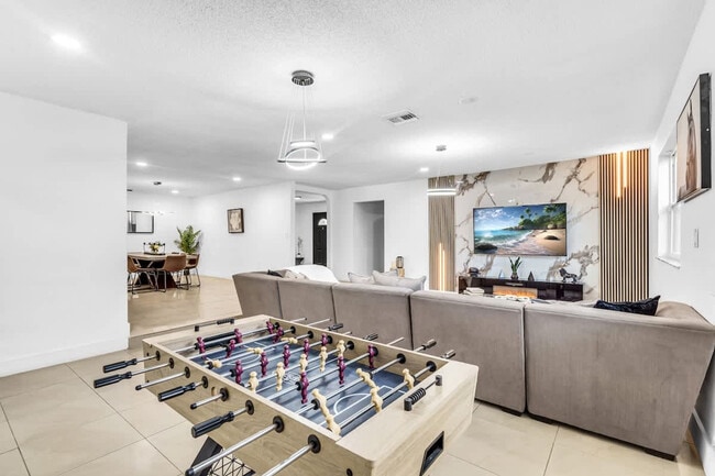 Building Photo - 18725 NE 18th Ave