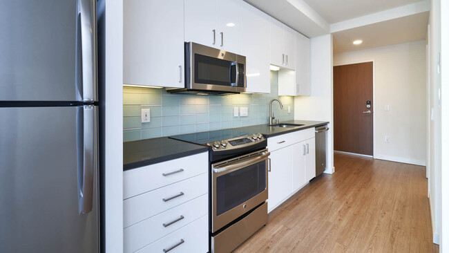 Kitchen with Stainless Steel Appliances - Cascade