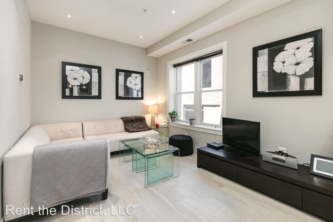 Building Photo - 1 br, 1.5 bath House - 2142 O Street NW #2