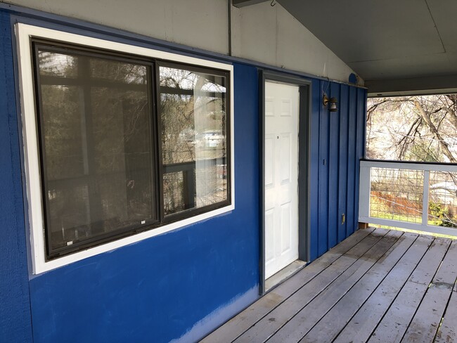 Building Photo - 615 SE Taylor St